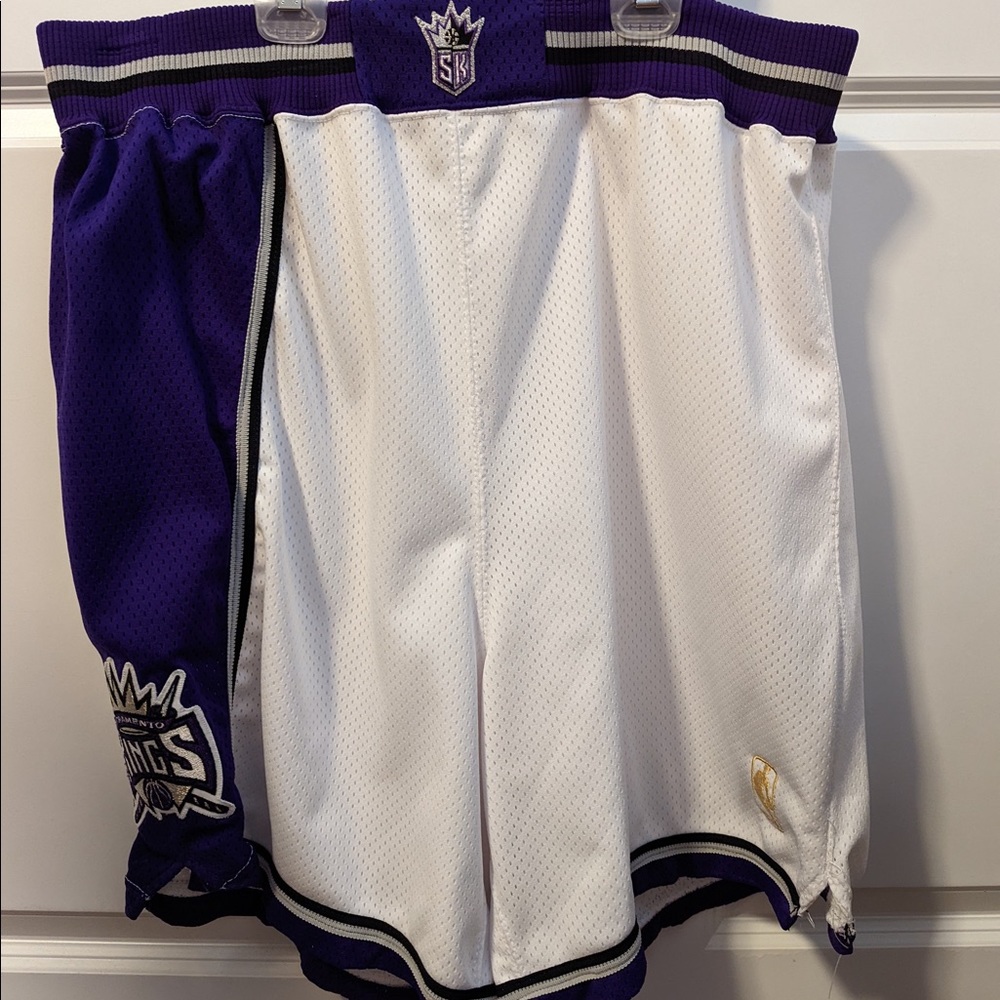 Authentic 90s Sacramento Kings Shorts w/ 50th anniversary gold logo